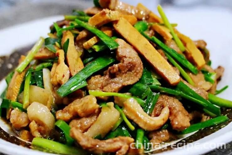 How to stir fry chicken with leek and dried tofu