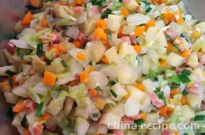 The method of stir frying three diced cabbage