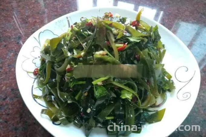 The method of making cold seaweed salad