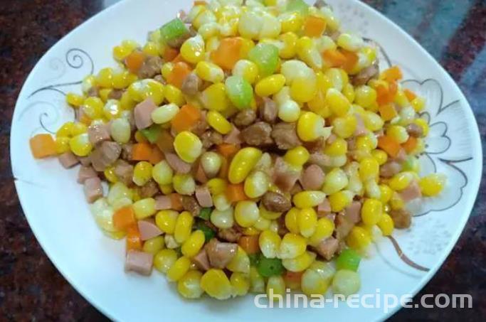 The method of stir frying diced pork with corn