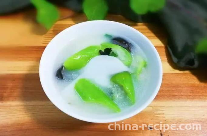 Method for making luffa black fungus rice cake