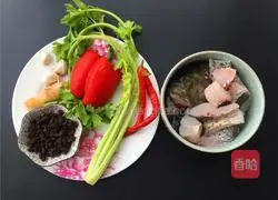 泡椒豆豉干烧鱼的做法图解1