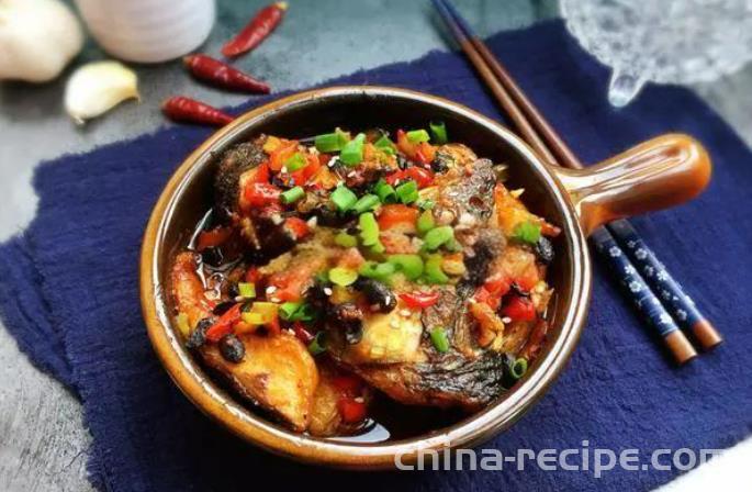 The method of steaming fish with pickled peppers and fermented black beans