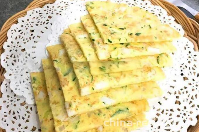 Preparation of whitebait cucumber Egg cakes