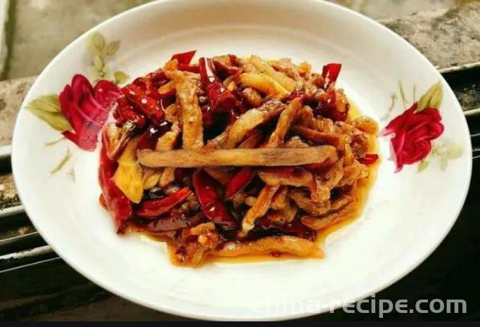 The method of stir frying meat with dried chili peppers