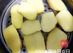 土豆香蕉饼的做法图解2