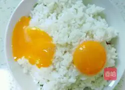 豪华黄金蛋炒饭的做法图解3