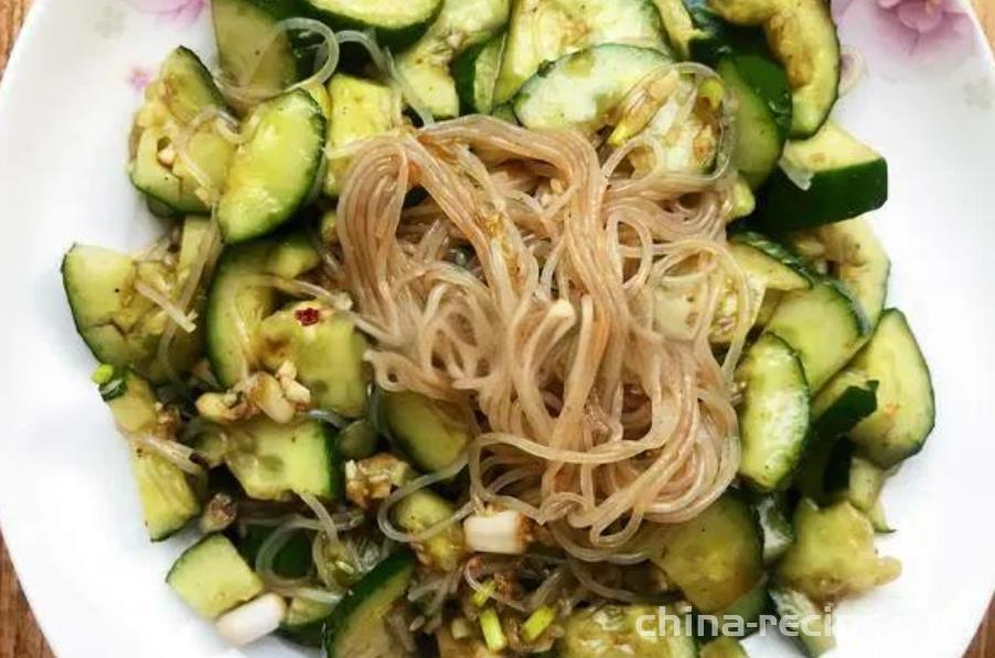 The recipe for mixing homemade cucumber with vermicelli