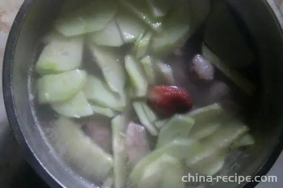 The recipe for cucumber and pork rib soup