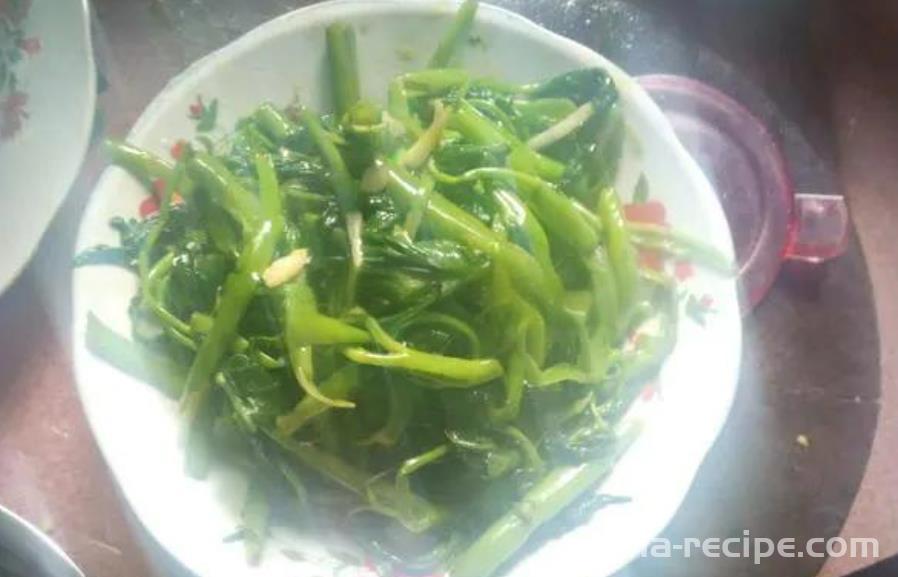 The method of stir frying water spinach