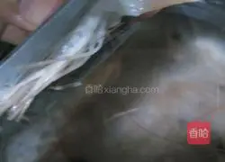 蒜蓉粉丝开边虾的做法图解3