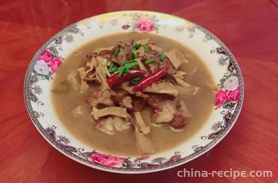 The recipe for making bamboo shoots and dried seeds soup