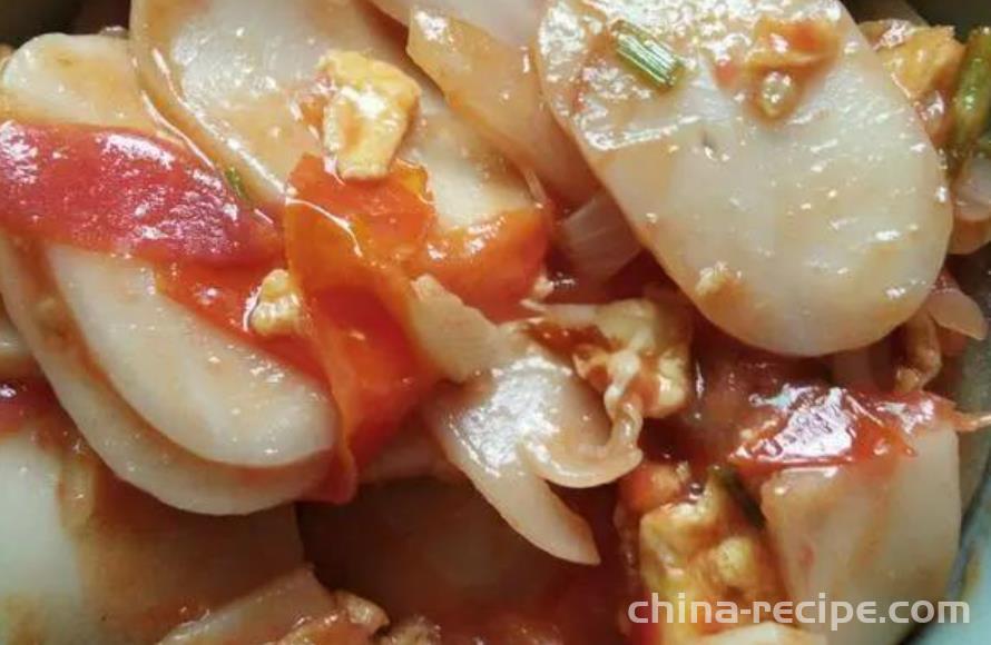 The method of stir frying tomato rice cake