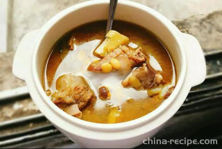 The method of stewing pork ribs with soybeans