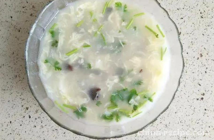 The method of making sea cucumber wolfberry dumpling soup