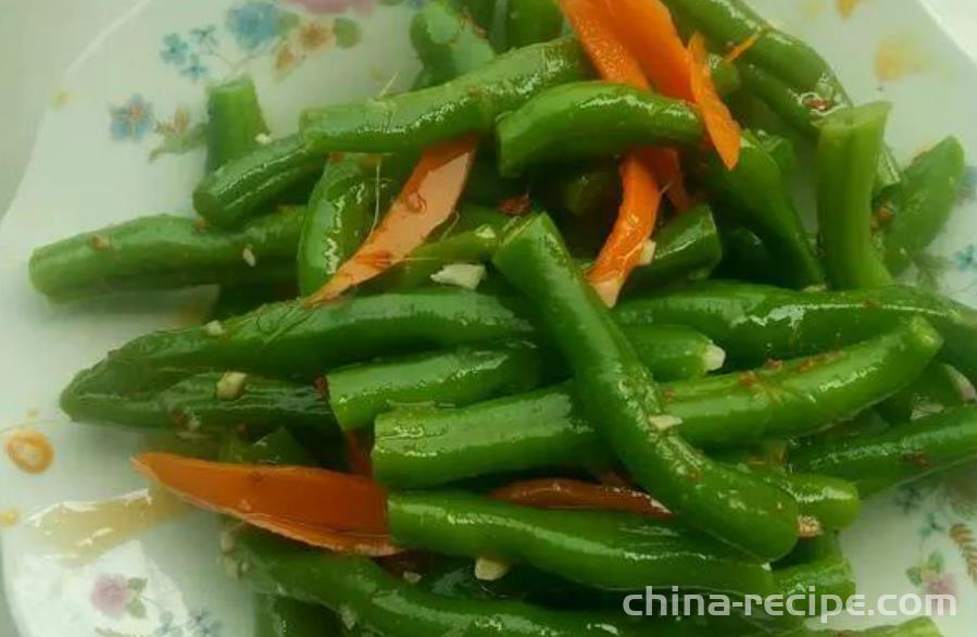 The method of making cold mixed green beans