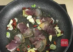 干煸腊肉菜花 的做法图解6