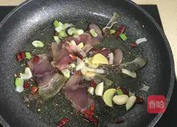 干煸腊肉菜花 的做法图解7