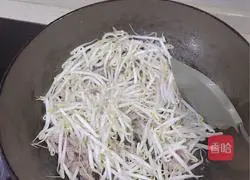 豆芽菜炒牛肉丝的做法图解5