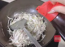 豆芽菜炒牛肉丝的做法图解6