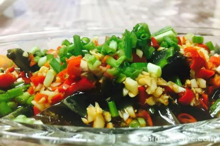 Exclusive cold mixed Century egg