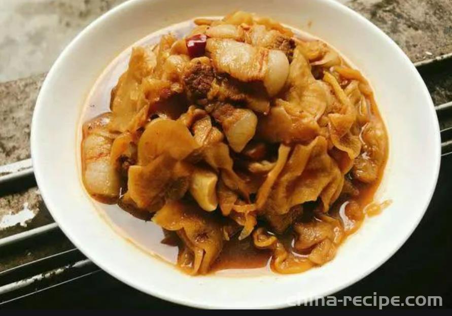 The method of stewing fresh meat with dried radish slices