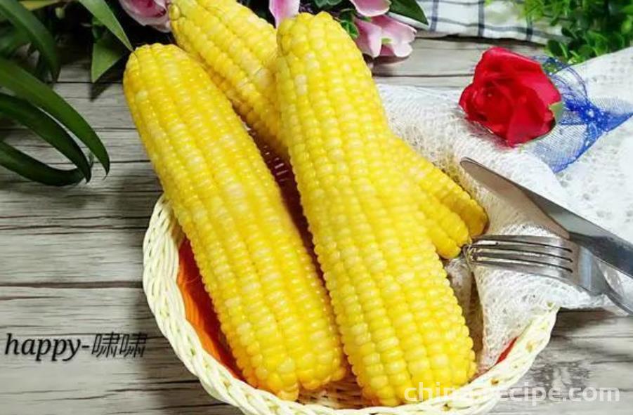 The method of cooking corn in a microwave oven