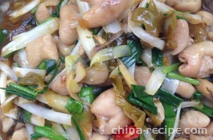 How to stir fry pickled Chinese cabbage with fat sausage