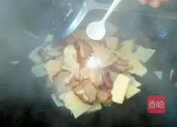 春笋炒腊肉的做法图解11