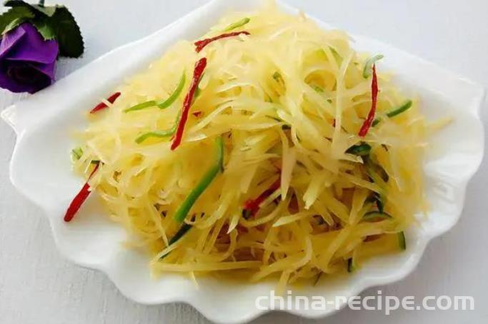 The method of mixing shredded potatoes with scallions