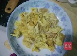 蚕豆炒鸡蛋的做法图解7