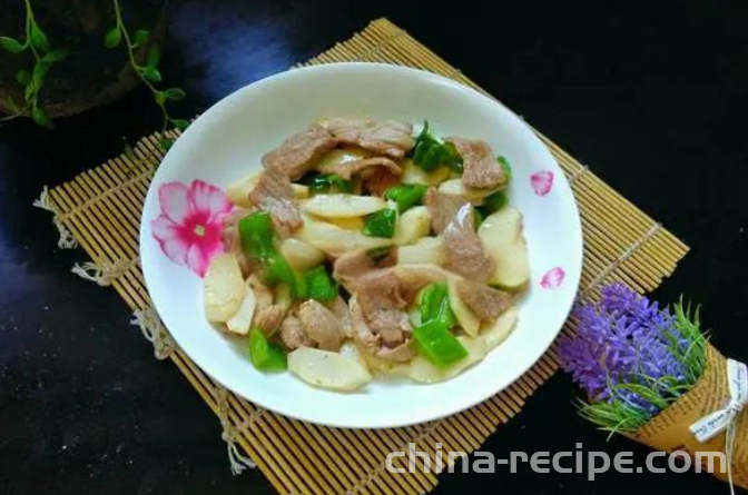 The method of stir frying yam with sliced meat