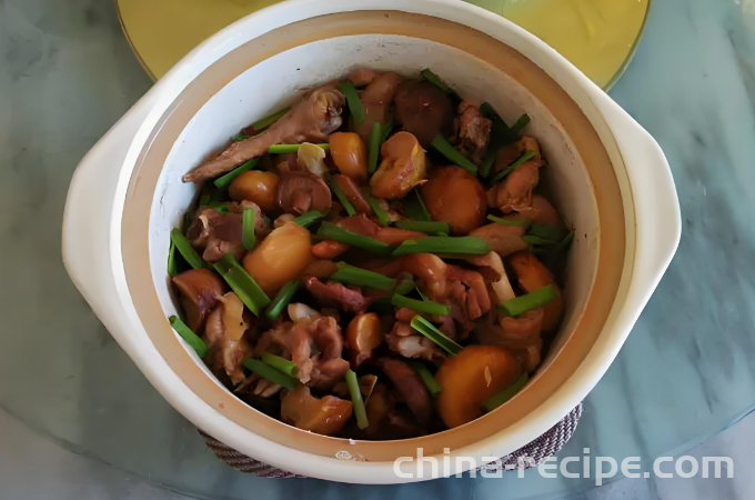 The method of braising chicken with chestnuts