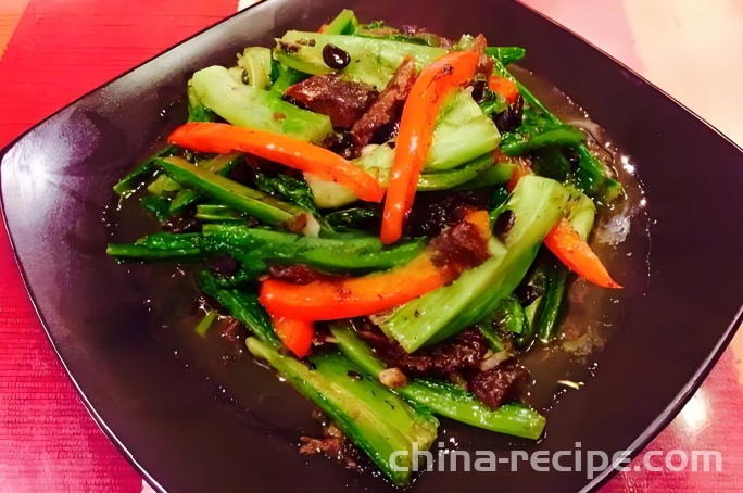 The method of making fermented black beans, mud carp, oil and wheat vegetables